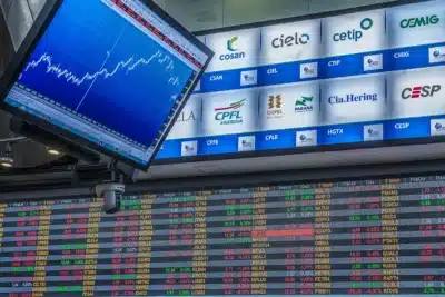Ibovespa sobe, dólar dispara e marca novo patamar em alta Ibovespa sobe, dólar dispara e marca novo patamar em alta