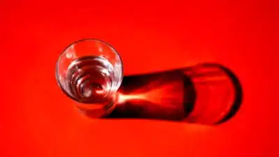 Intoxicação por metanol: casos internacionais e alerta no Brasil em 2025