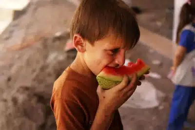 Crianças e adolescentes sofrem com fome: vulnerabilidade em alta Crianças e adolescentes sofrem com fome: vulnerabilidade em alta